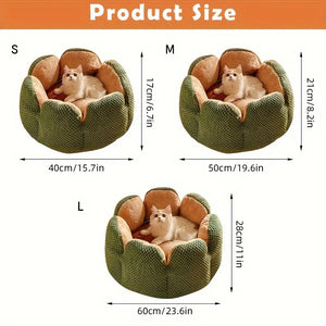 Size chart displaying small, medium, and large green flower-shaped pet beds with dimensions in centimeters and inches, each shown with a cat inside.